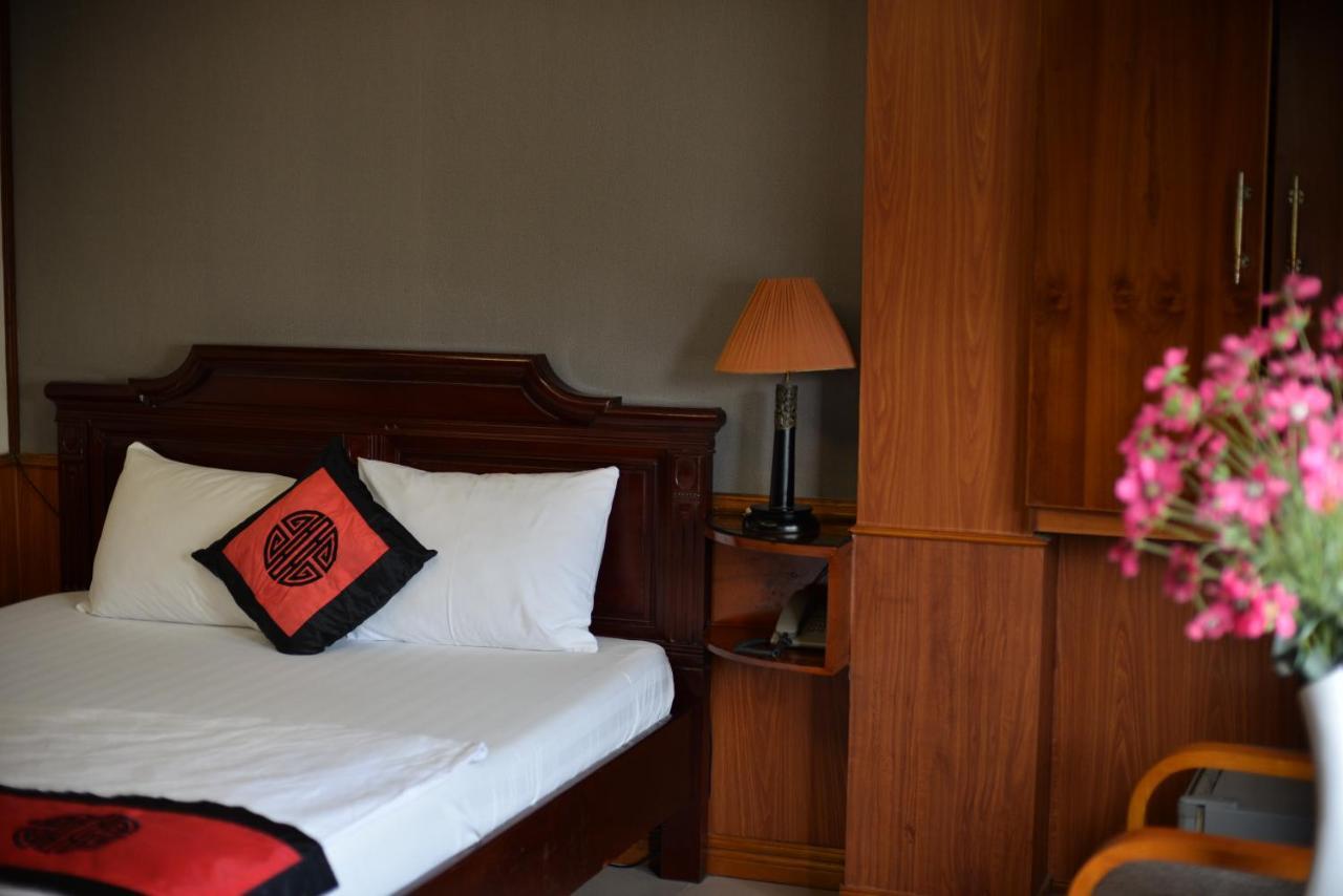 Valentine - Hong Ha Hotel Hanoi